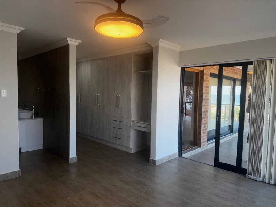4 Bedroom Property for Sale in Wavecrest Eastern Cape
